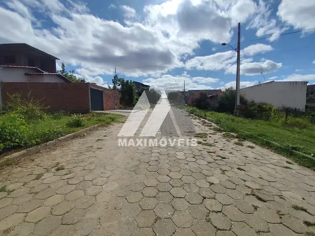 Terreno com 468m², à venda, no bairro JK em Araçuaí