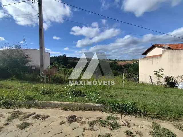 Terreno com 468m², à venda, no bairro JK em Araçuaí