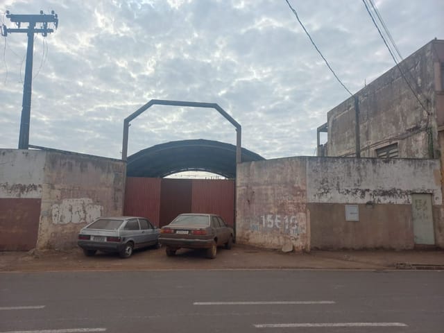 Terreno com 1400m², à venda, no bairro Centro em Rolândia