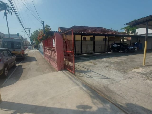 Terreno com 334m², à venda, no bairro Centro em Macaé