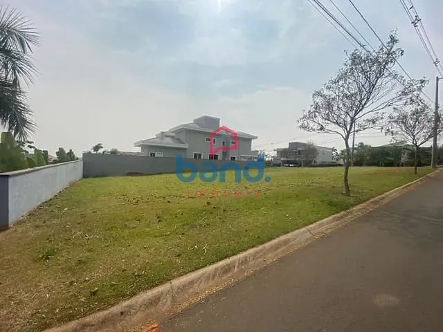 Terreno com 941m², à venda, no bairro Portal dos Bandeirantes II em Porto Feliz