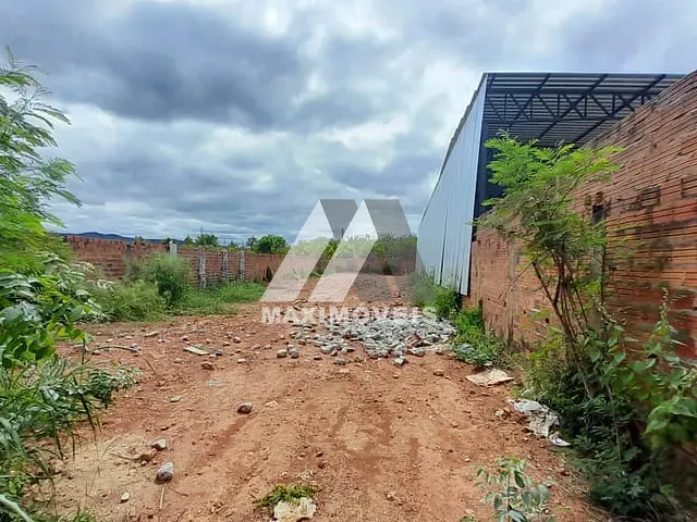 Terreno com 600m², à venda ou para alugar, no bairro Pantanal em Araçuaí