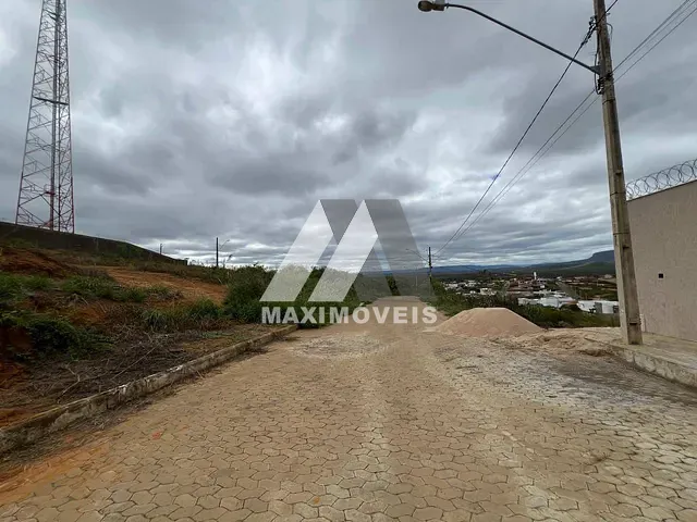 Terreno com 360m², à venda, no bairro São Geraldo "Mirante". em Araçuaí