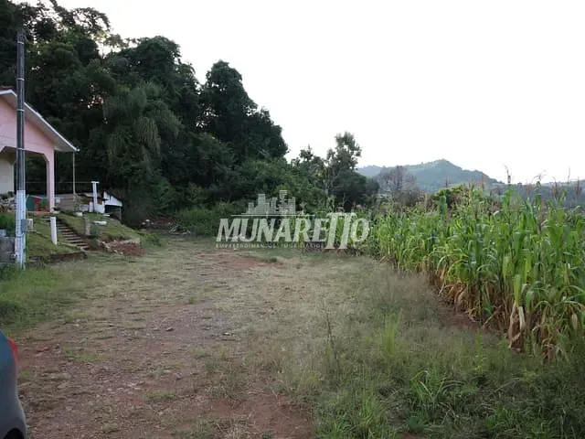 Terreno com 651m², à venda, no bairro Centro em Ipira