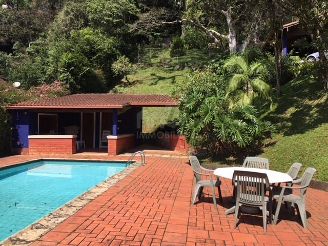 Terreno com 1800m², à venda, no bairro Independência em Petrópolis