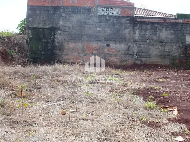 Terreno com 319m², à venda, no bairro Residencial Araucária em Apucarana