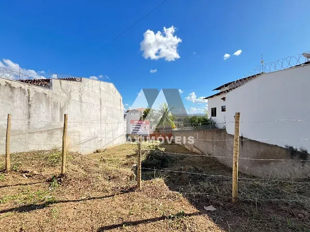 Terreno com 364m², à venda, no bairro Vera Cruz em Araçuaí