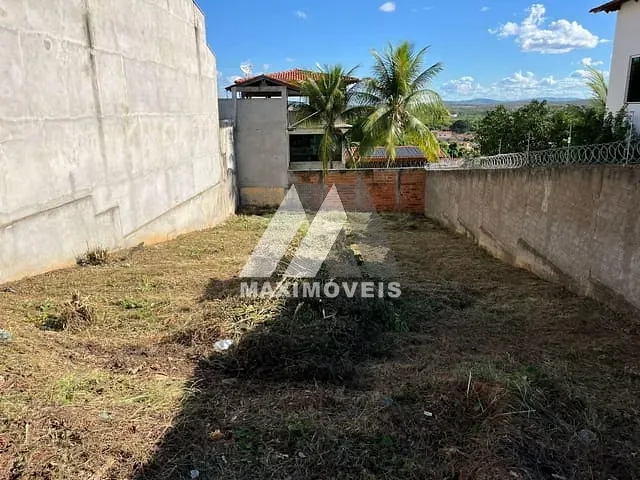 Terreno com 364m², à venda, no bairro Vera Cruz em Araçuaí