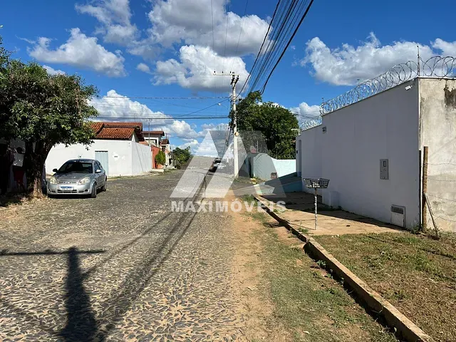 Terreno com 364m², à venda, no bairro Vera Cruz em Araçuaí