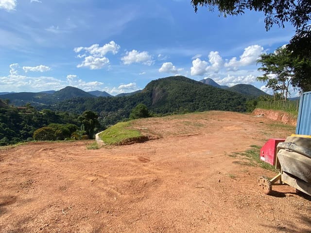 Terreno com 2380m², à venda, no bairro Itaipava em Petrópolis