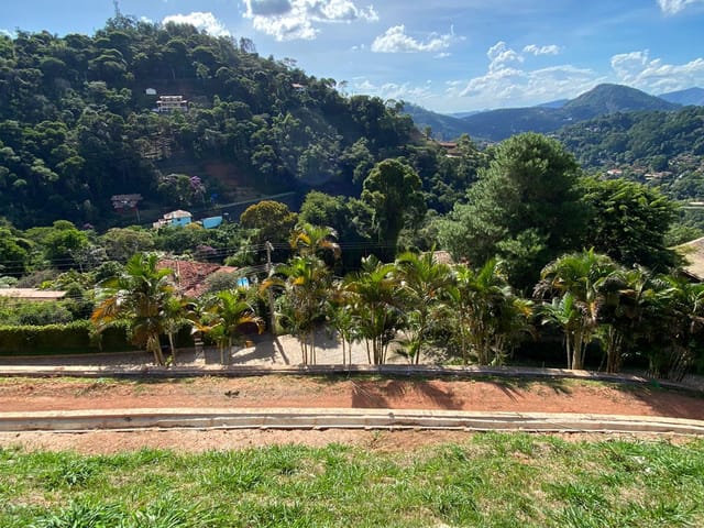 Terreno com 2380m², à venda, no bairro Itaipava em Petrópolis