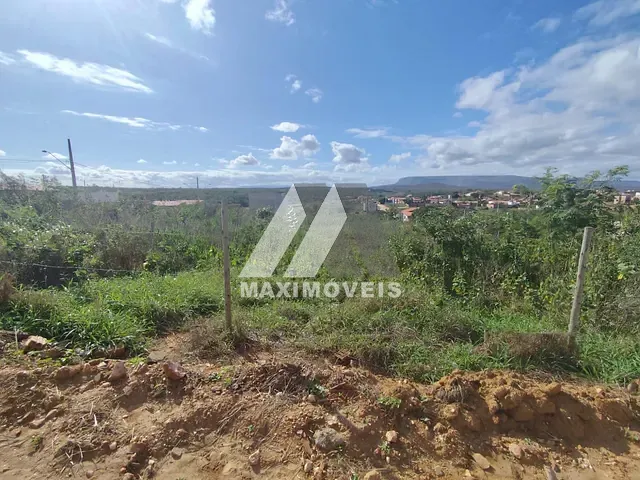 Terreno com 360m², à venda, no bairro São Francisco II em Araçuaí