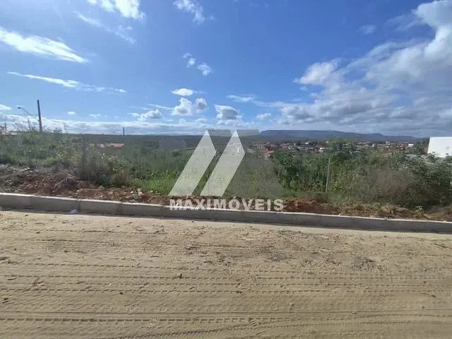Terreno com 360m², à venda, no bairro São Francisco II em Araçuaí