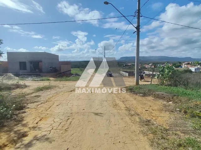 Terreno com 180m², à venda, no bairro São Francisco II em Araçuaí
