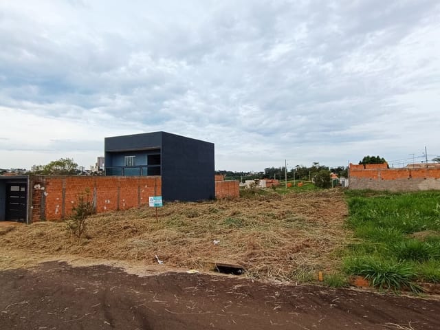 Terreno com 450m², à venda, no bairro Residencial Portal do Lago em Cambé