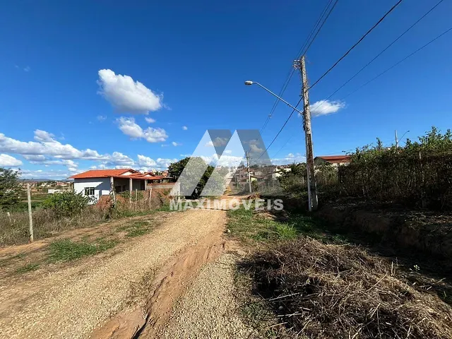 Terreno com 360m², à venda, no bairro São Francisco II em Araçuaí
