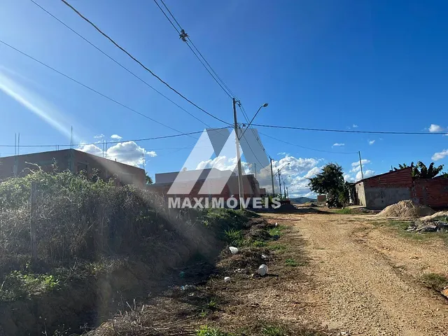 Terreno com 360m², à venda, no bairro São Francisco II em Araçuaí