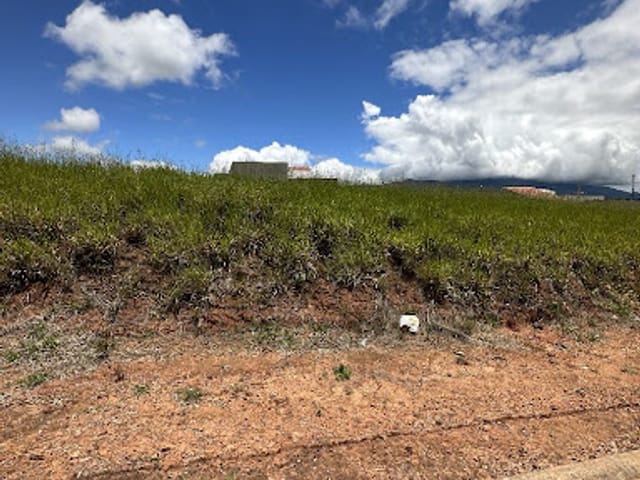 Terreno com 600m², à venda, no bairro Recanto Do Sol em Extrema