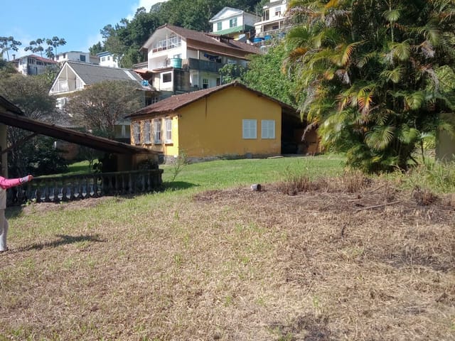 Terreno com 2656m², à venda, no bairro Simeria em Petrópolis