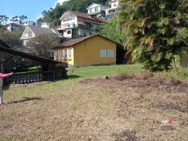 Terreno com 2656m², à venda, no bairro Simeria em Petrópolis
