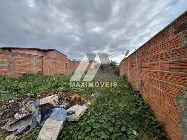 Terreno com 180m², à venda, no bairro São Francisco em Araçuaí