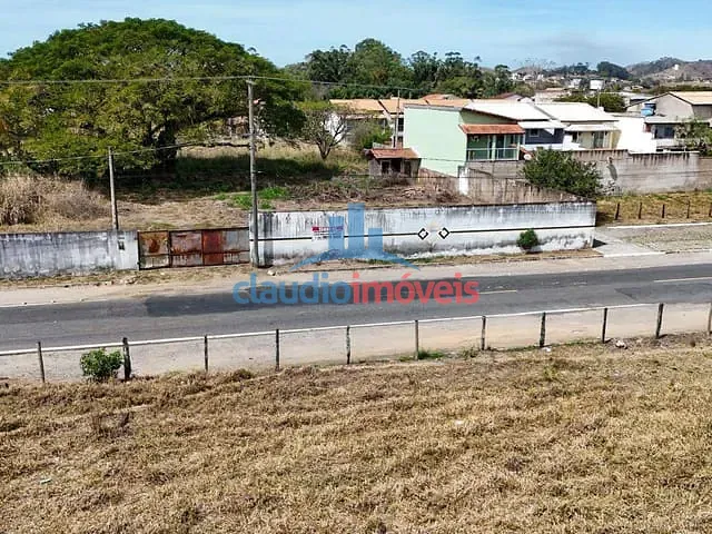 Terreno com 950m², à venda, no bairro Centro em Quatis