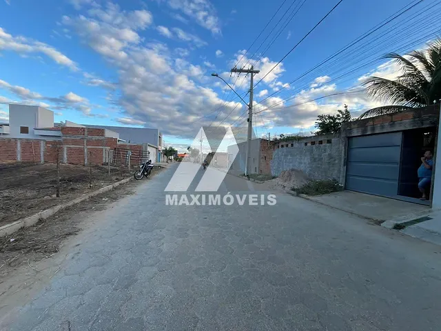 Terreno com 431m², à venda, no bairro São Francisco em Araçuaí