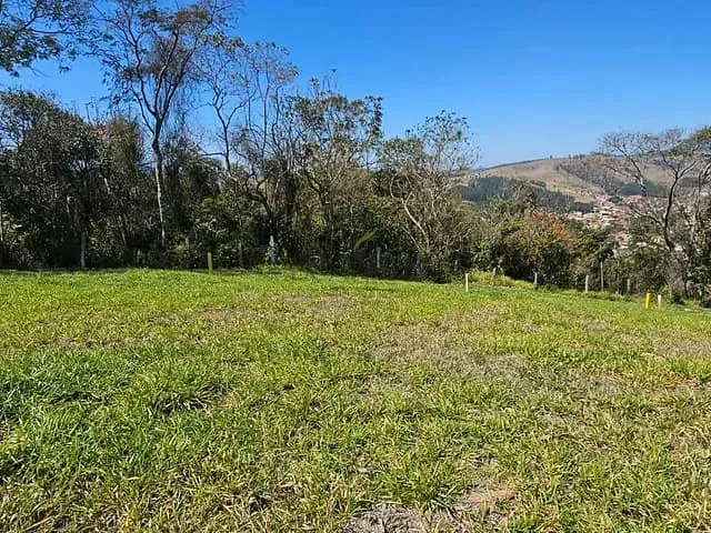 Terreno com 301m², à venda, no bairro Santo Cruzeiro em Piracaia
