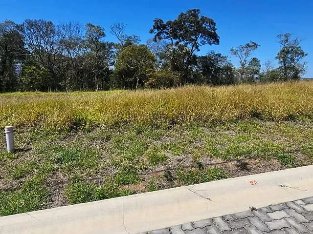 Terreno com 301m², à venda, no bairro Santo Cruzeiro em Piracaia
