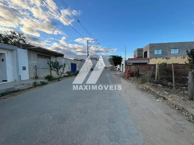 Terreno com 412m², à venda, no bairro São Francisco em Araçuaí