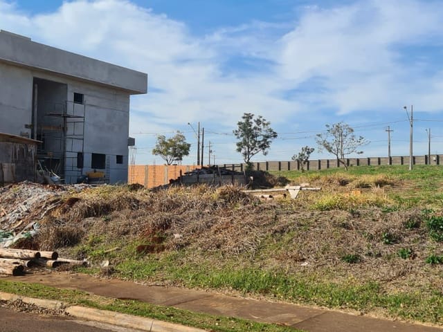 Terreno com 302m², à venda, no bairro Jardim Taroba em Cambé