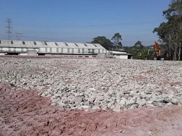 Terreno com 11400m², à venda, no bairro Palmeiras de São Paulo em Suzano