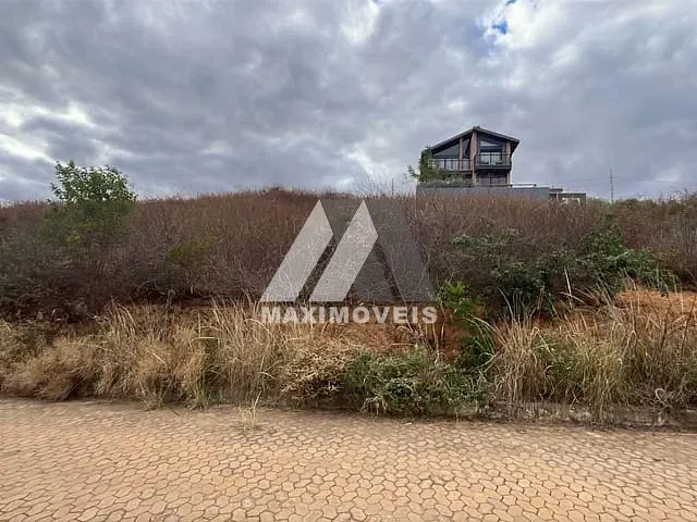 Terreno com 360m², à venda, no bairro São Geraldo em Araçuaí