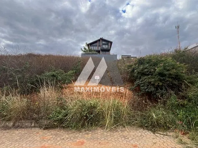 Terreno com 360m², à venda, no bairro São Geraldo em Araçuaí