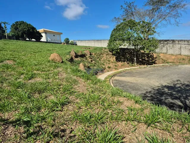 Terreno com 1796m², à venda, no bairro Condomínio Colinas do Parahyba em São José dos Campos
