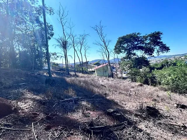 Terreno com 150m², à venda, no bairro Cachoeirinha em Bom Jesus dos Perdões