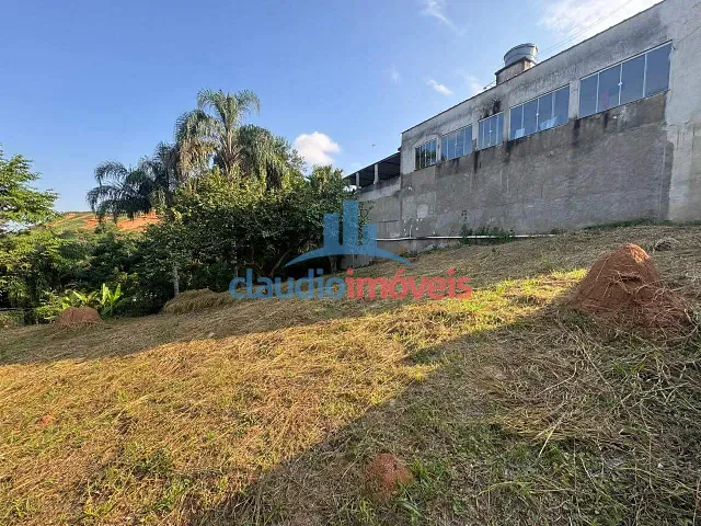 Terreno com 300m², à venda, no bairro Candelária em Volta Redonda