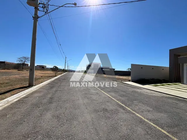 Terreno com 431m², à venda, no bairro Condomínio em Araçuaí
