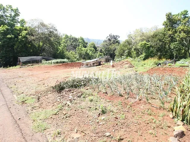 Terreno com 2200m², à venda, no bairro Centro em Peritiba
