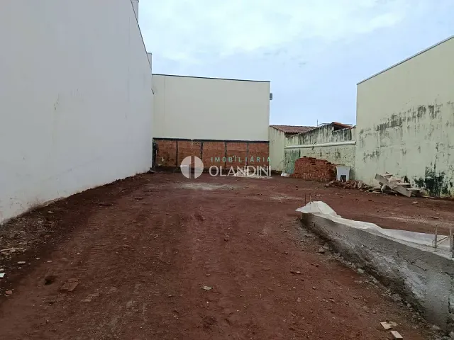 Terreno com 300m², para alugar, no bairro Vila Queiroz em Artur Nogueira