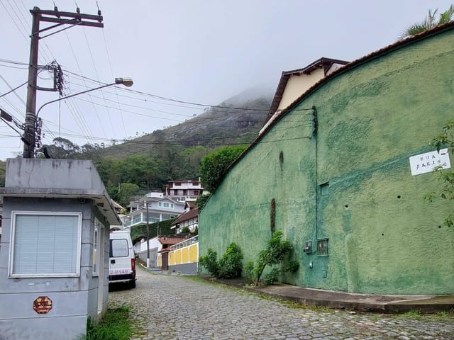 Terreno com 348m², à venda, no bairro Retiro em Petrópolis