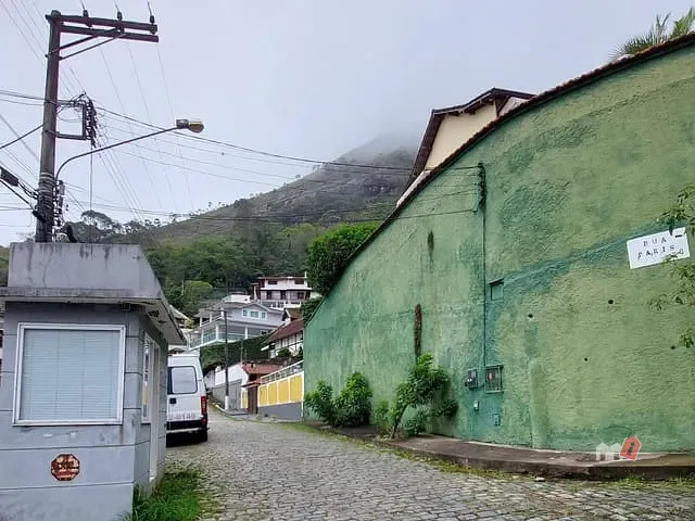 Terreno com 348m², à venda, no bairro Retiro em Petrópolis