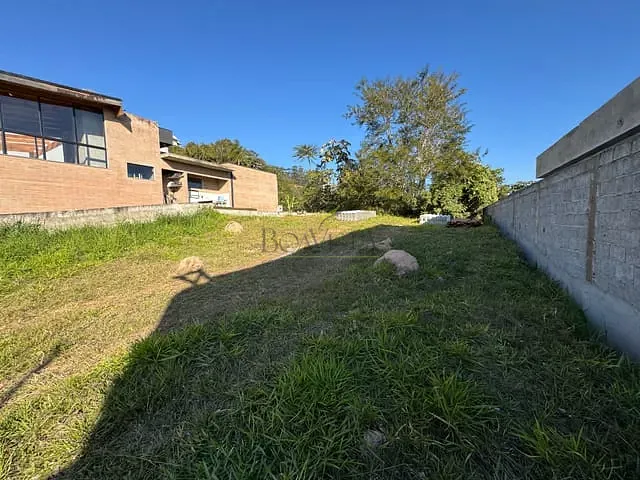 Terreno com 360m², à venda, no bairro Guaxinduva em Bom Jesus dos Perdões