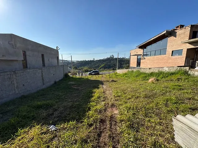 Terreno com 360m², à venda, no bairro Guaxinduva em Bom Jesus dos Perdões