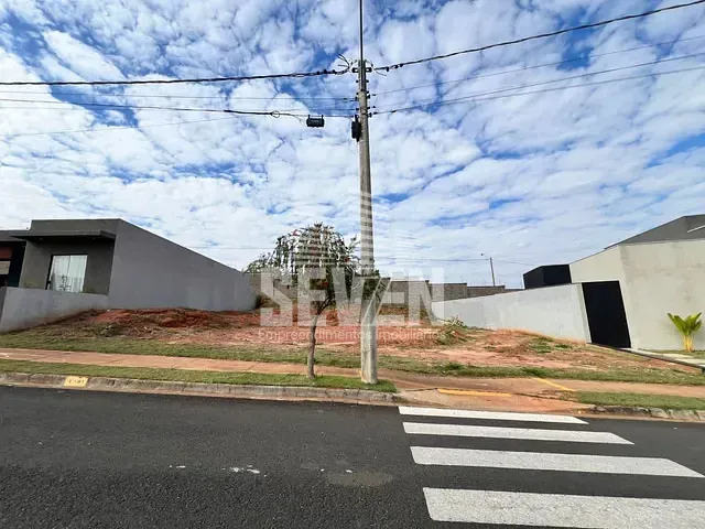 Terreno com 250m², à venda, no bairro Residencial Floratta Nações em Bauru