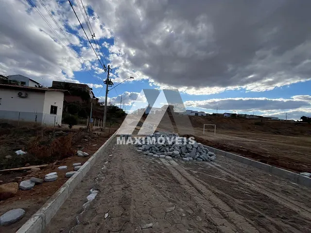 Terreno com 180m², à venda, no bairro São Francisco II em Araçuaí