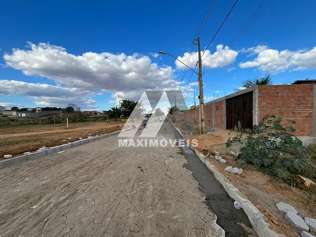 Terreno com 180m², à venda, no bairro São Francisco II em Araçuaí