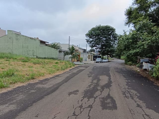 Terreno com 300m², à venda, no bairro Jardim Planalto Verde em Cambé