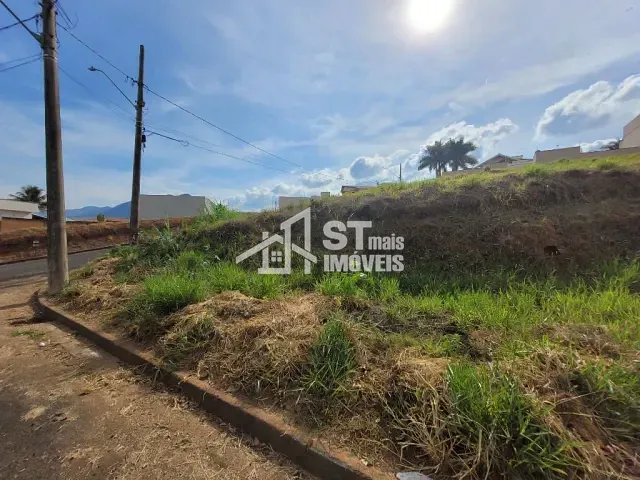 Terreno com 381m², à venda, no bairro Andradas em Andradas