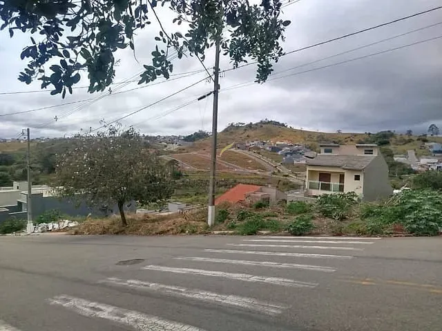 Terreno com 140m², à venda, no bairro Residencial Villa Verde Bragança em Bragança Paulista